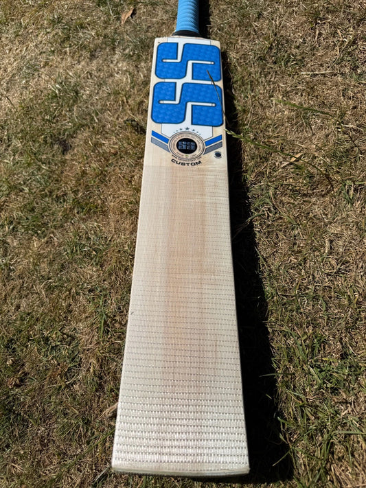 SS CUSTOM Handcrafted Lightweight Cricket Bat