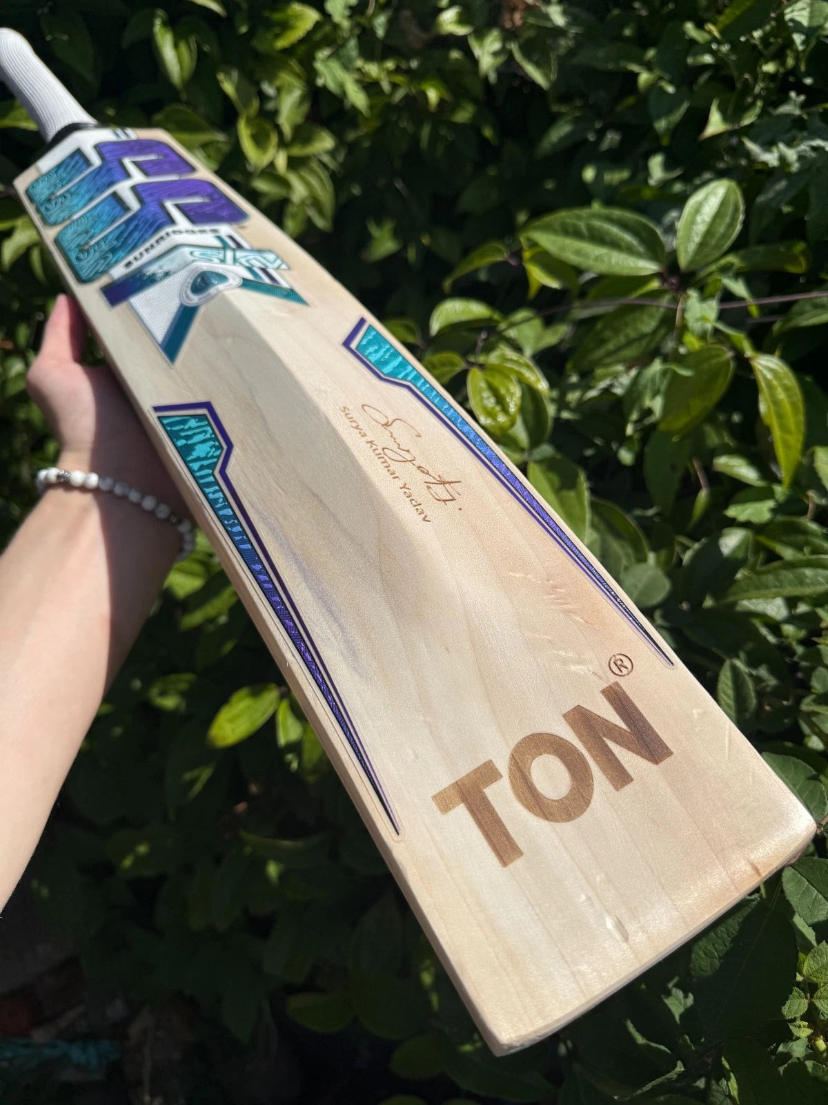 SS TON SKY Thunder Cricket Bat SH 2lbs 9oz