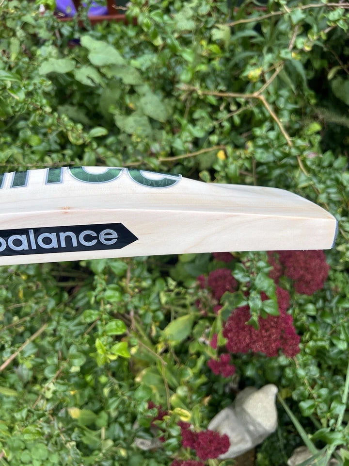 New Balance DC580 Short Handle Cricket Bat