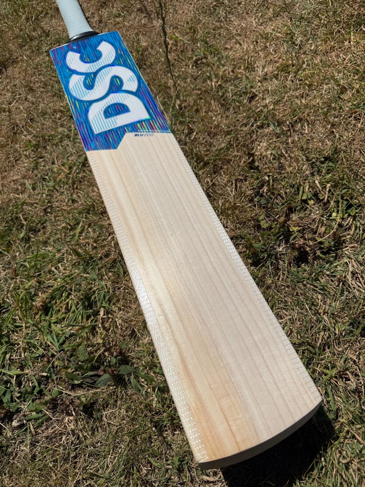 DSC BLU 200 Lightweight Cricket Bat SH 2lbs 8oz