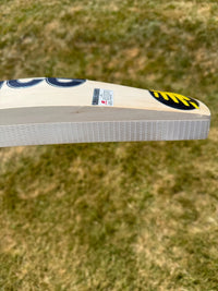 New Balance BURN600i Lightweight Cricket Bat