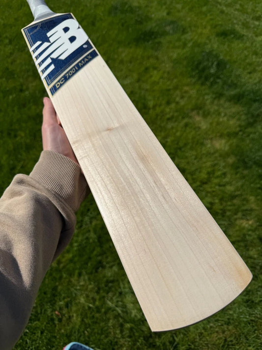 New Balance DC700i MAX Ultra Lightweight Cricket Bat Short Handle 2lbs 6oz