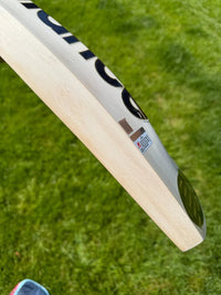 New Balance DC700i MAX Ultra Lightweight Cricket Bat Short Handle 2lbs 6oz