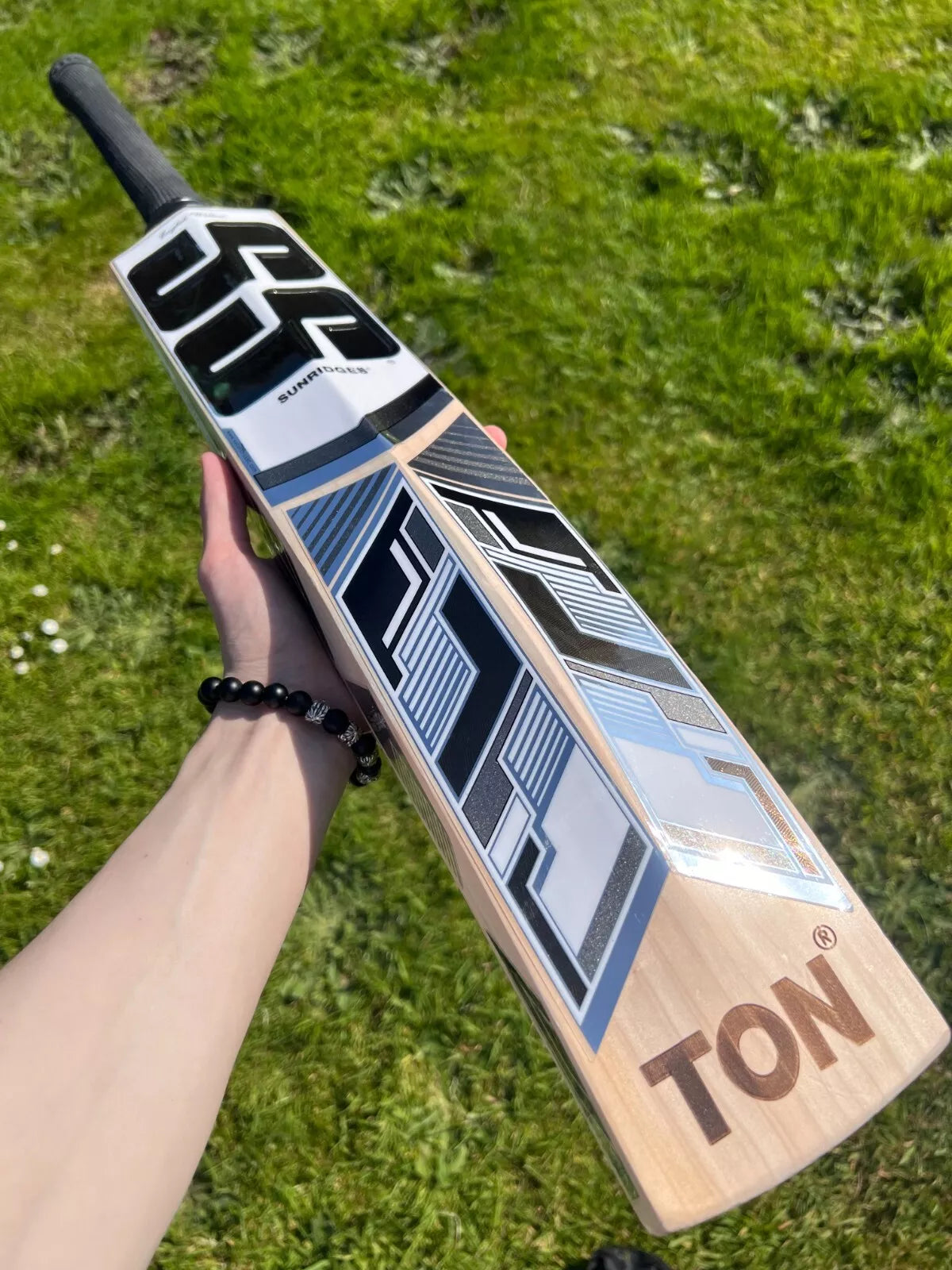 SS TON Master 99 Ultra Lightweight Cricket Bat 2lbs 7oz Short Handle
