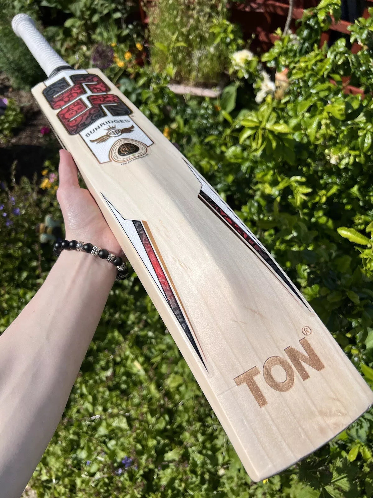 SS TON GG Smacker Players Xtreme Cricket Bat 2lbs 8oz