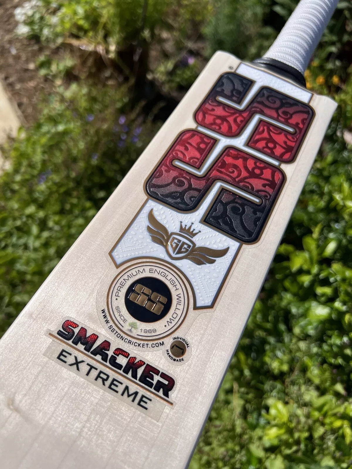 SS TON GG Smacker Players Xtreme Cricket Bat 2lbs 8oz