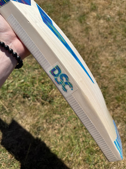 DSC BLU 200 Lightweight Cricket Bat SH 2lbs 8oz