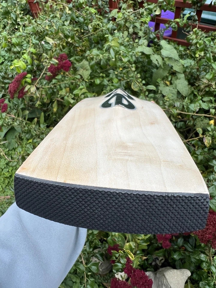 New Balance DC580 Short Handle Cricket Bat