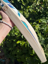 SS TON SKY Thunder Cricket Bat SH 2lbs 9oz