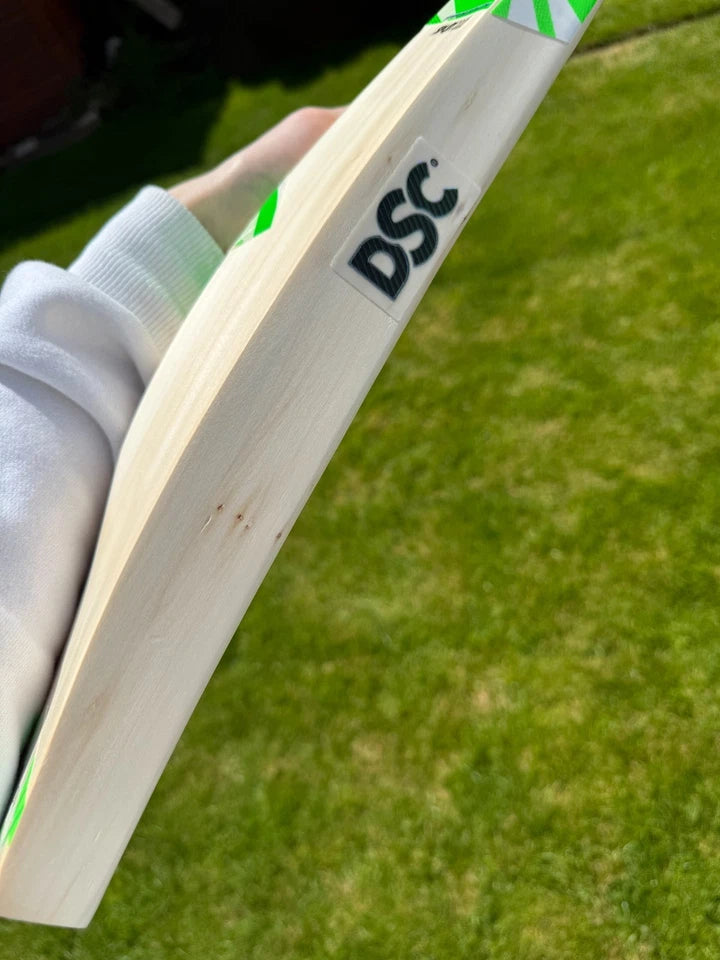New Balance SPLIIT 222 Cricket Bat Short Handle 2lbs 9oz