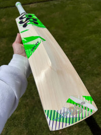 New Balance SPLIIT 222 Cricket Bat Short Handle 2lbs 9oz