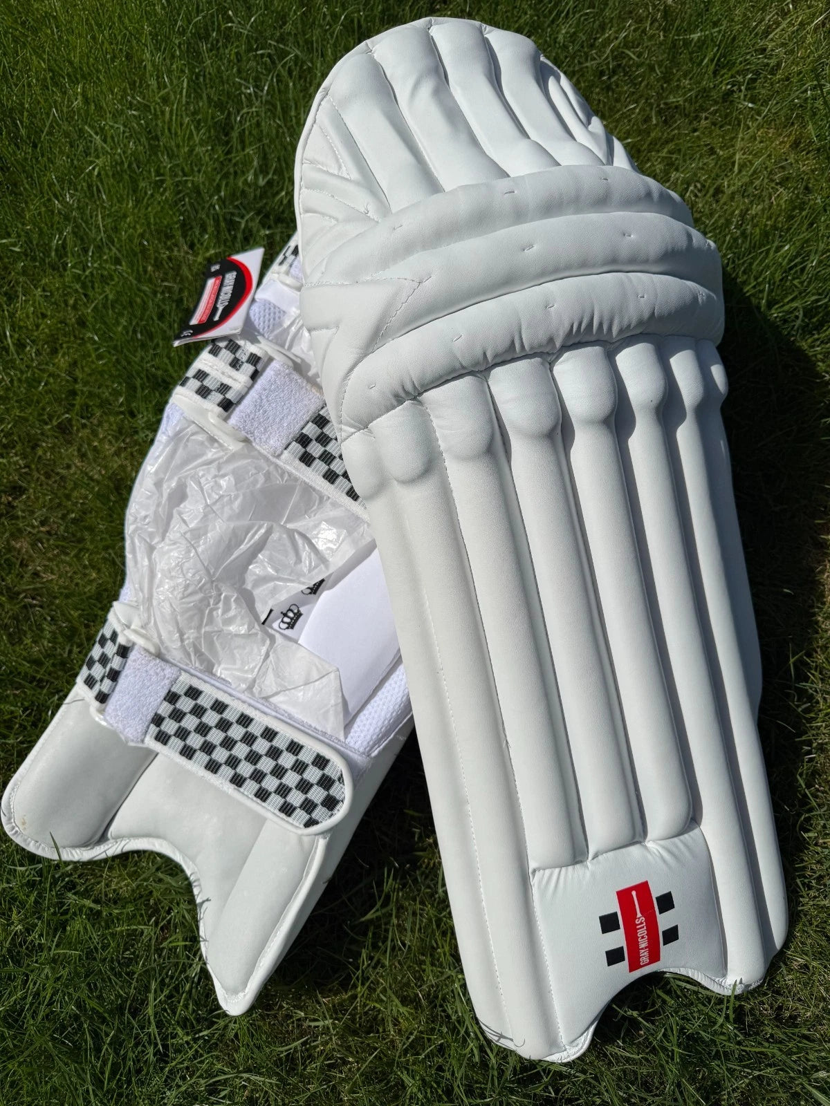 Gray Nicolls LEGEND Cricket Batting Pads - Small Adult RH