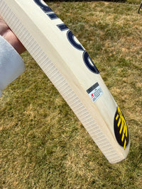 New Balance BURN600i Lightweight Cricket Bat