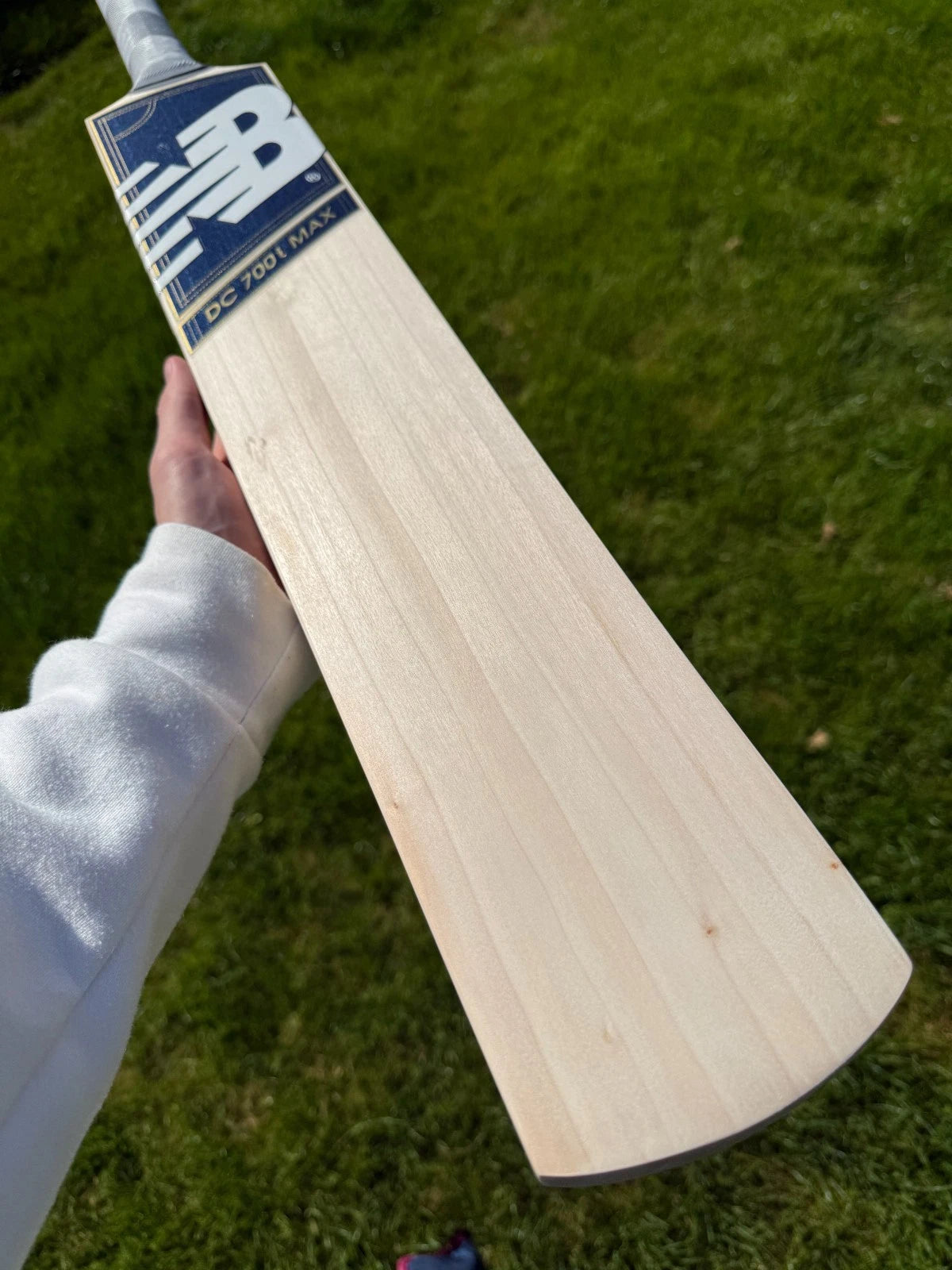 New Balance DC700i MAX Ultra Lightweight Cricket Bat Short Handle 2lbs 7oz
