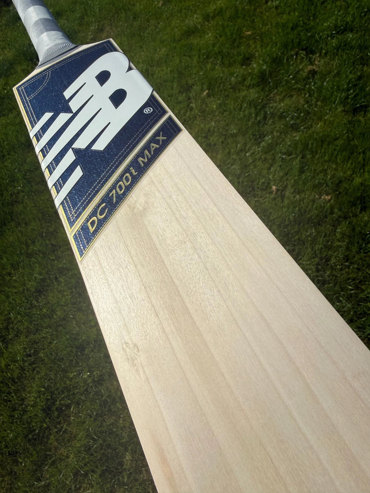 New Balance DC700i MAX Ultra Lightweight Cricket Bat Short Handle 2lbs 7oz