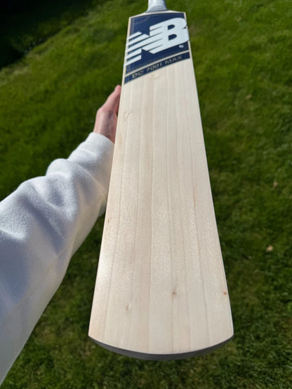 New Balance DC700i MAX Ultra Lightweight Cricket Bat Short Handle 2lbs 7oz