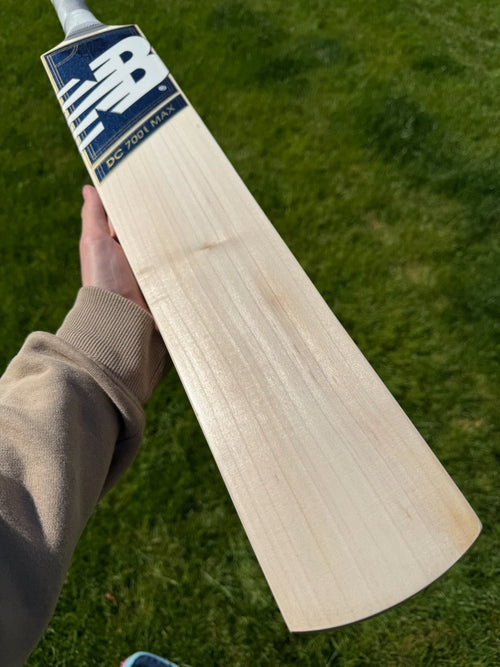 New Balance DC700i MAX Ultra Lightweight Cricket Bat Short Handle 2lbs 6oz
