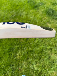 New Balance DC700i MAX Ultra Lightweight Cricket Bat Short Handle 2lbs 6oz