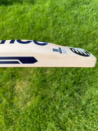 New Balance DC900i MAX Grade 1 Lightweight Cricket Bat Short Handle 2lbs 8oz