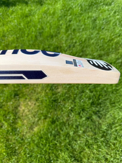 New Balance DC900i MAX Grade 1 Lightweight Cricket Bat Short Handle 2lbs 8oz