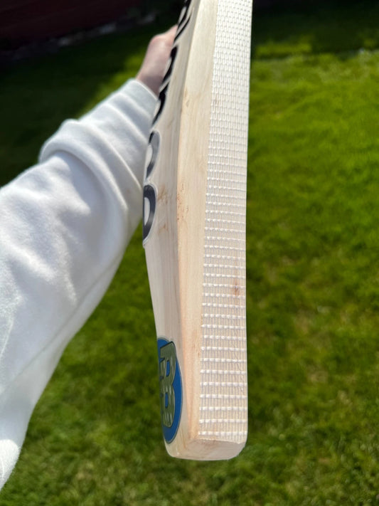 New Balance TC600i Ultra Lightweight Cricket Bat Short Handle 2lbs 7oz