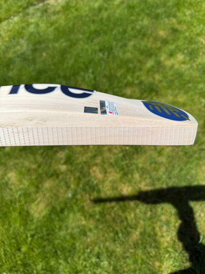 New Balance TC600i Ultra Lightweight Cricket Bat Short Handle 2lbs 7oz