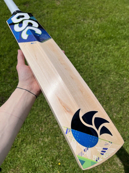 DSC Blu 111 Cricket Bat 2lbs 10oz