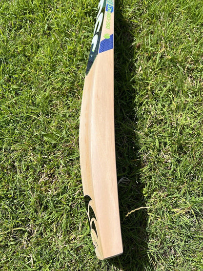 DSC Blu 111 Cricket Bat 2lbs 10oz