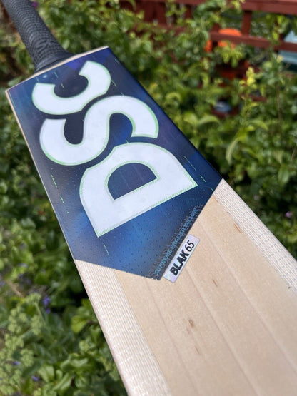 DSC Blak 65 Cricket Bat 2lbs 8oz