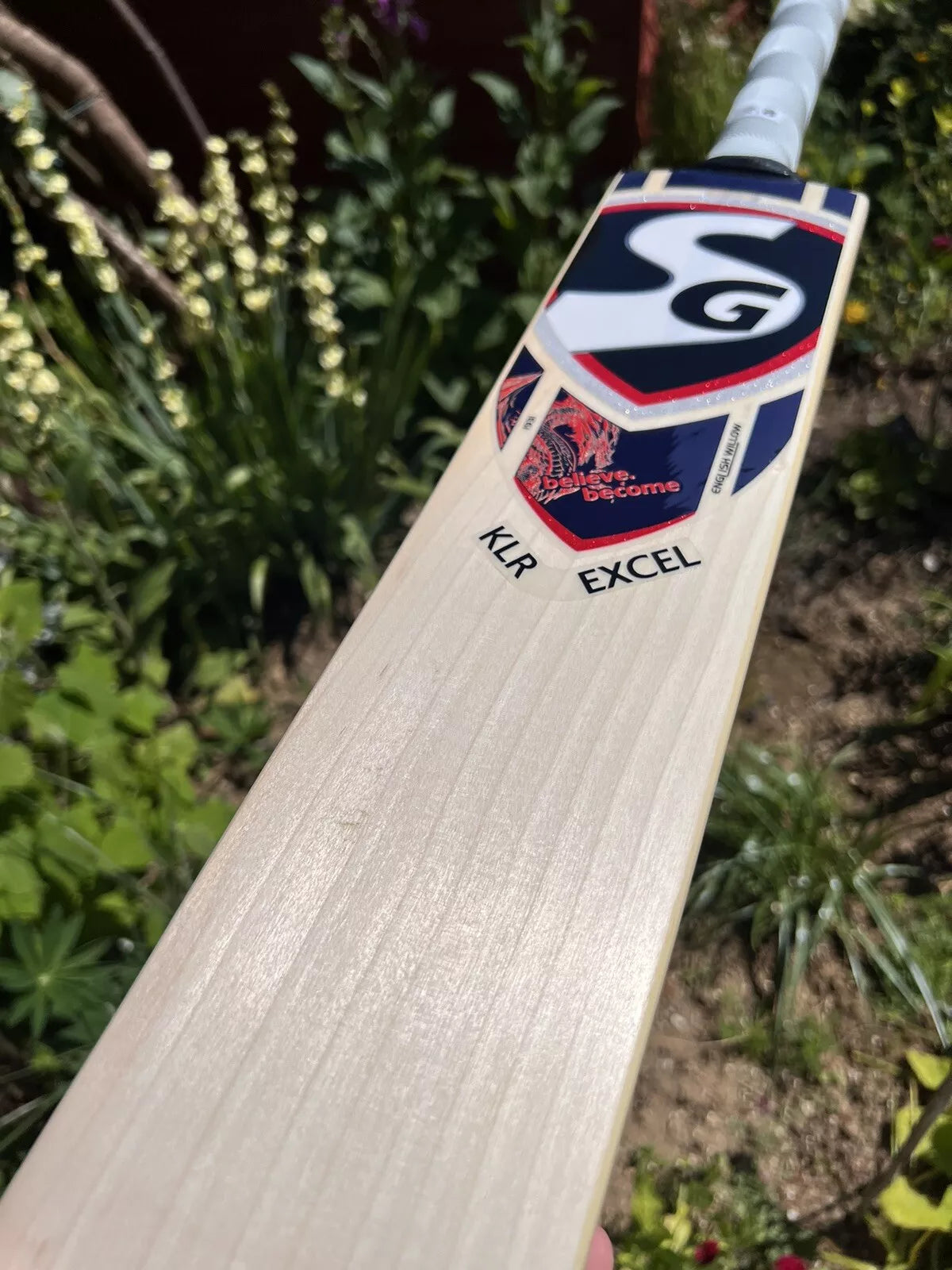 SG KLR Excel Cricket Bat 2lbs 8oz