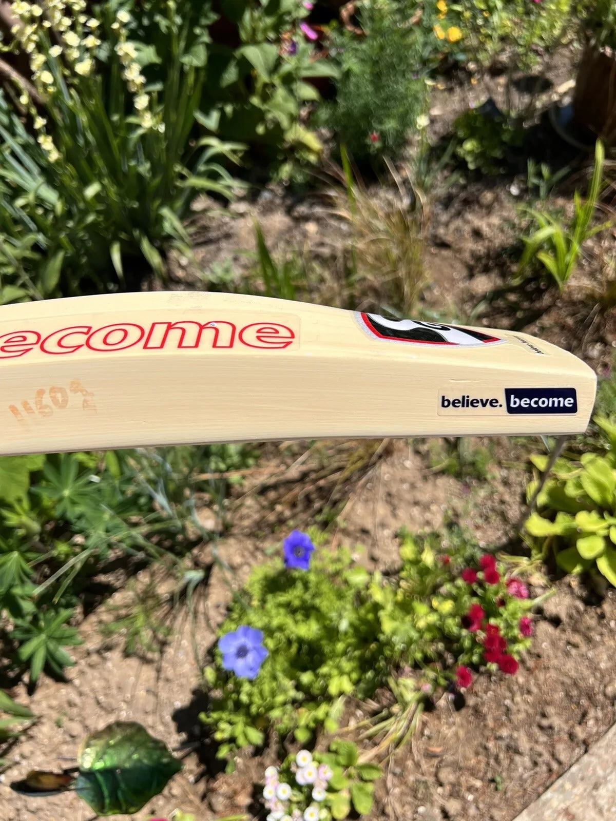 SG KLR Excel Cricket Bat 2lbs 8oz