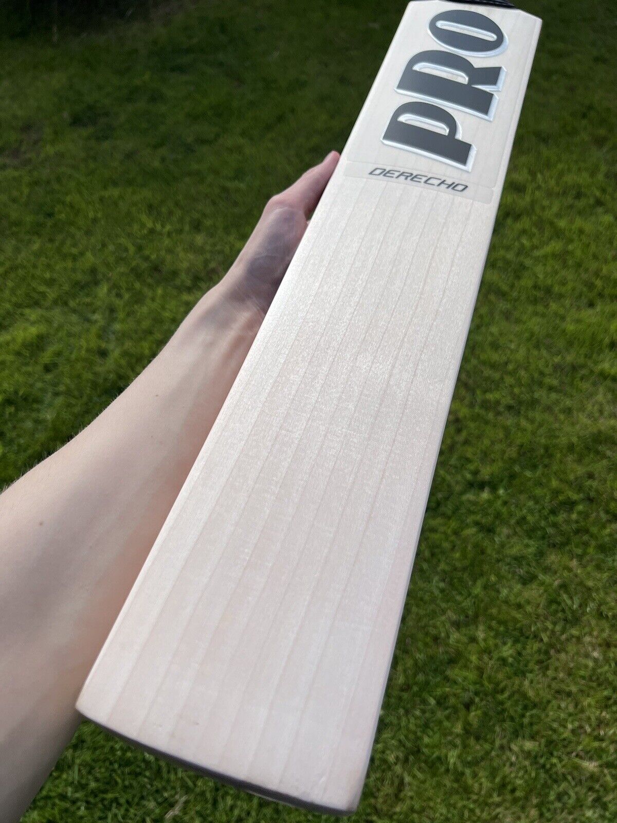 Protos Derecho Grade 1 Cricket Bat 2lbs 11oz