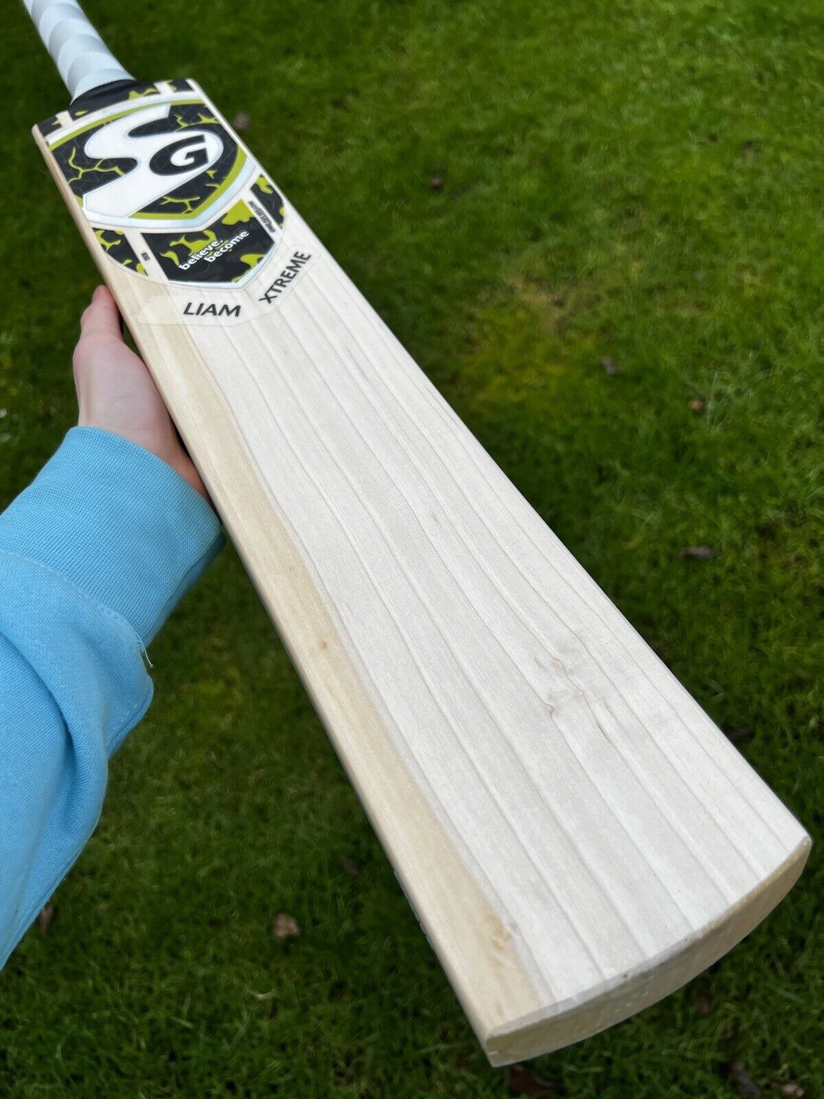 SG Liam Xtreme Cricket Bat 2lbs 10oz