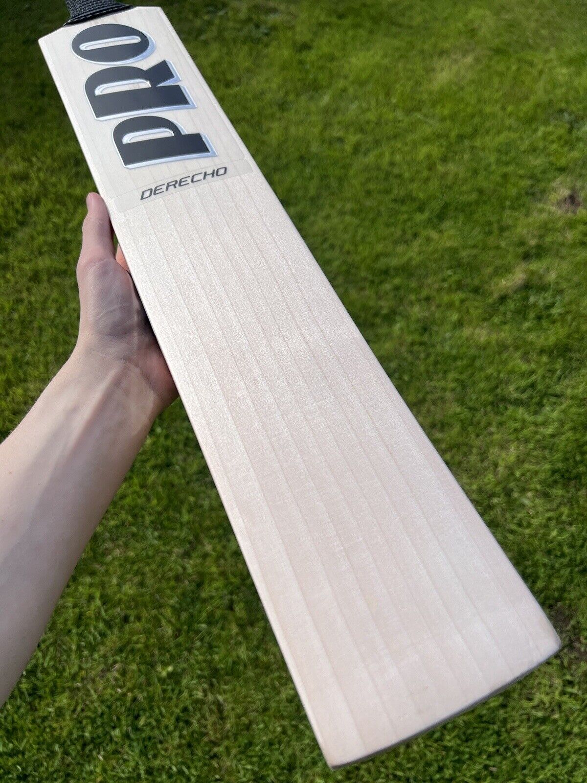 Protos Derecho Grade 1 Cricket Bat 2lbs 11oz